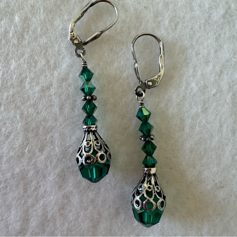 HAND Crafted 925 Silver emerald green linear minimalist beaded drop earrings NEW